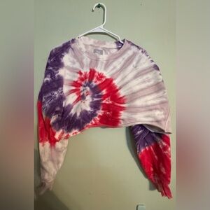 TNA Cropped SetTie-Dye Pullover in Red, Purple & White